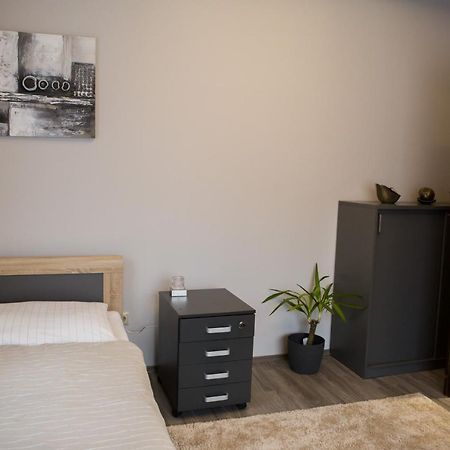 Ferienwohnung Kikelet Apartman Szombathely Exterior foto